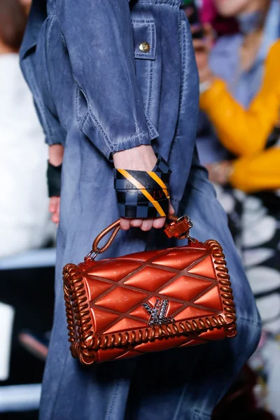 Look 11